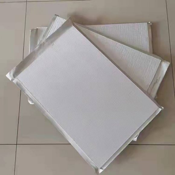 吉林地區(qū)銷(xiāo)量異常火爆的STP絕熱保溫板